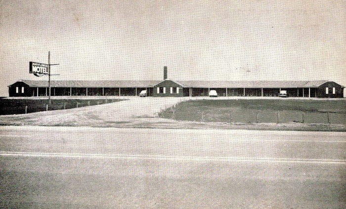 Mayflower Motel - Vintage Postcard (newer photo)